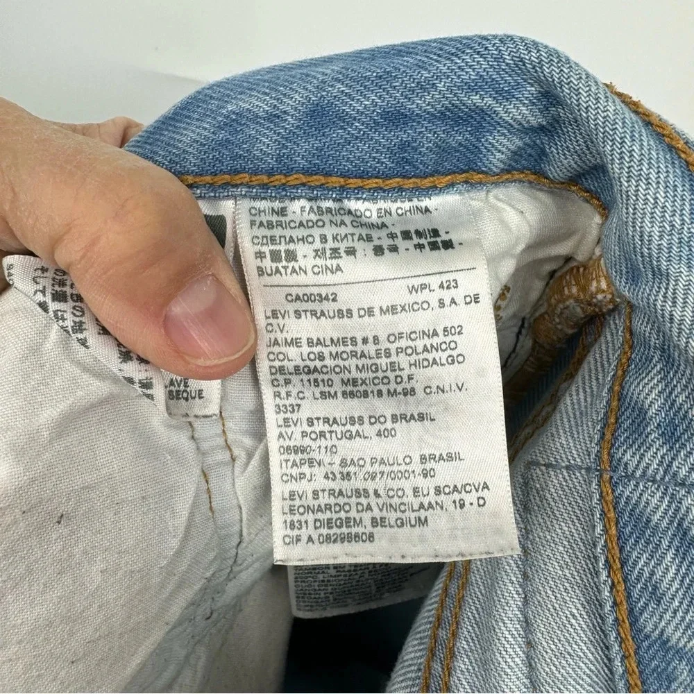 Levi’s 501 distressed light wash jeans soft 27 x 32